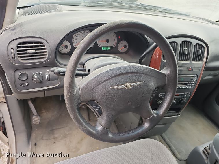 image for item DQ8491 2006 Chrysler Town & Country  van