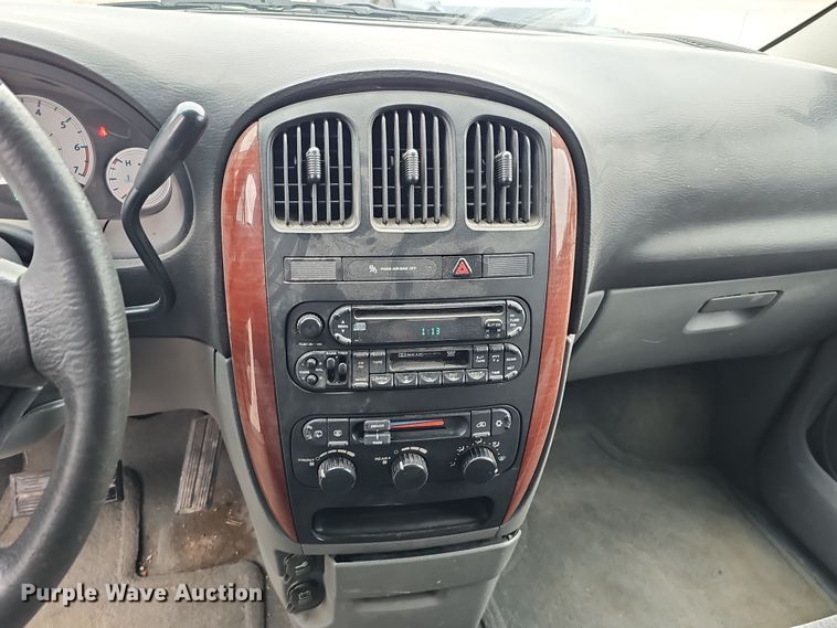 image for item DQ8491 2006 Chrysler Town & Country  van