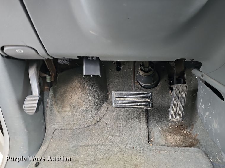 image for item DQ8491 2006 Chrysler Town & Country  van