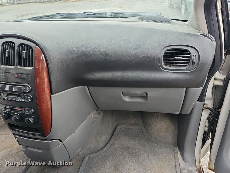 image for item DQ8491 2006 Chrysler Town & Country  van