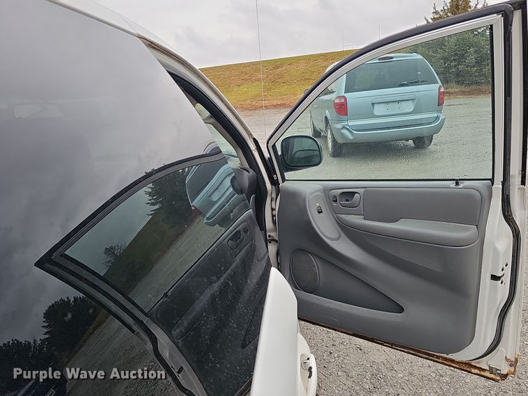 image for item DQ8491 2006 Chrysler Town & Country  van