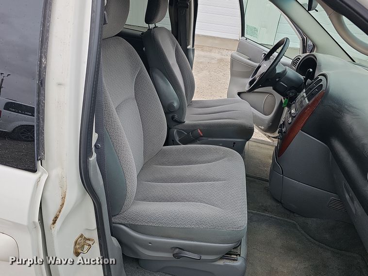 image for item DQ8491 2006 Chrysler Town & Country  van