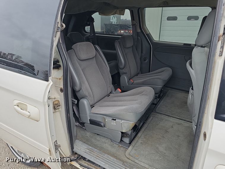 image for item DQ8491 2006 Chrysler Town & Country  van