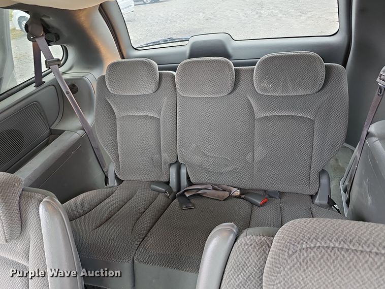 image for item DQ8491 2006 Chrysler Town & Country  van