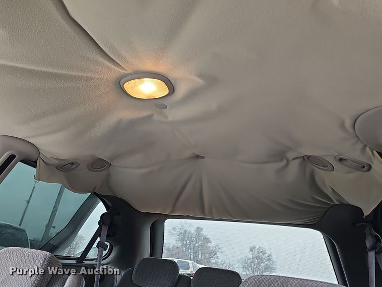 image for item DQ8491 2006 Chrysler Town & Country  van