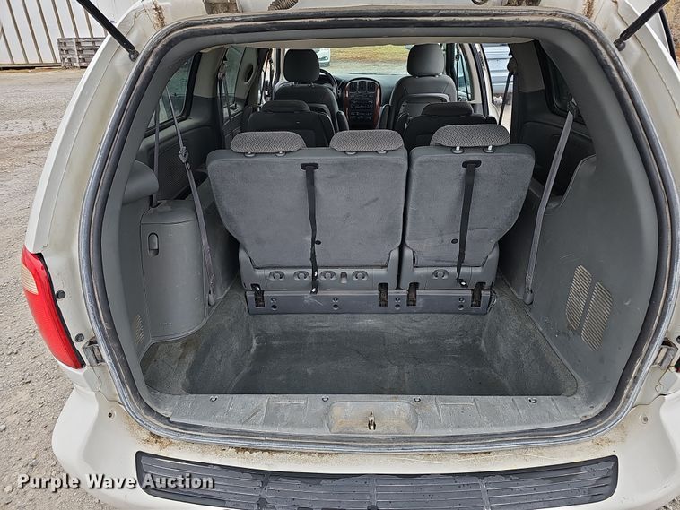 image for item DQ8491 2006 Chrysler Town & Country  van
