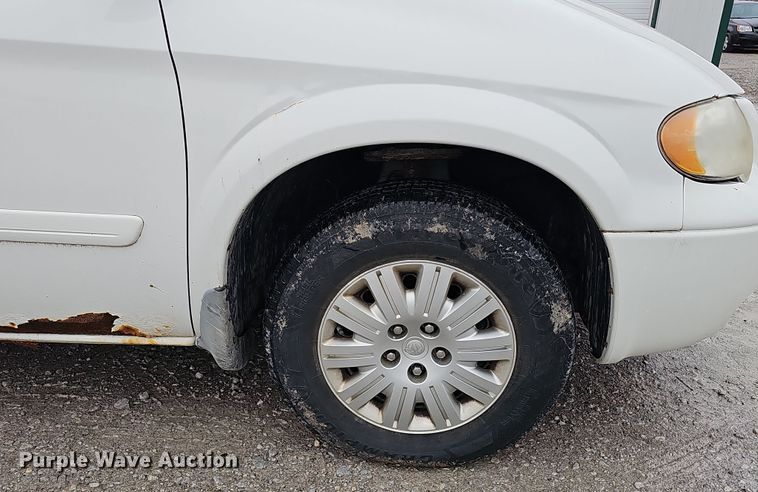 image for item DQ8491 2006 Chrysler Town & Country  van