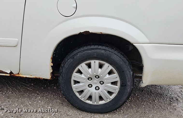 image for item DQ8491 2006 Chrysler Town & Country  van