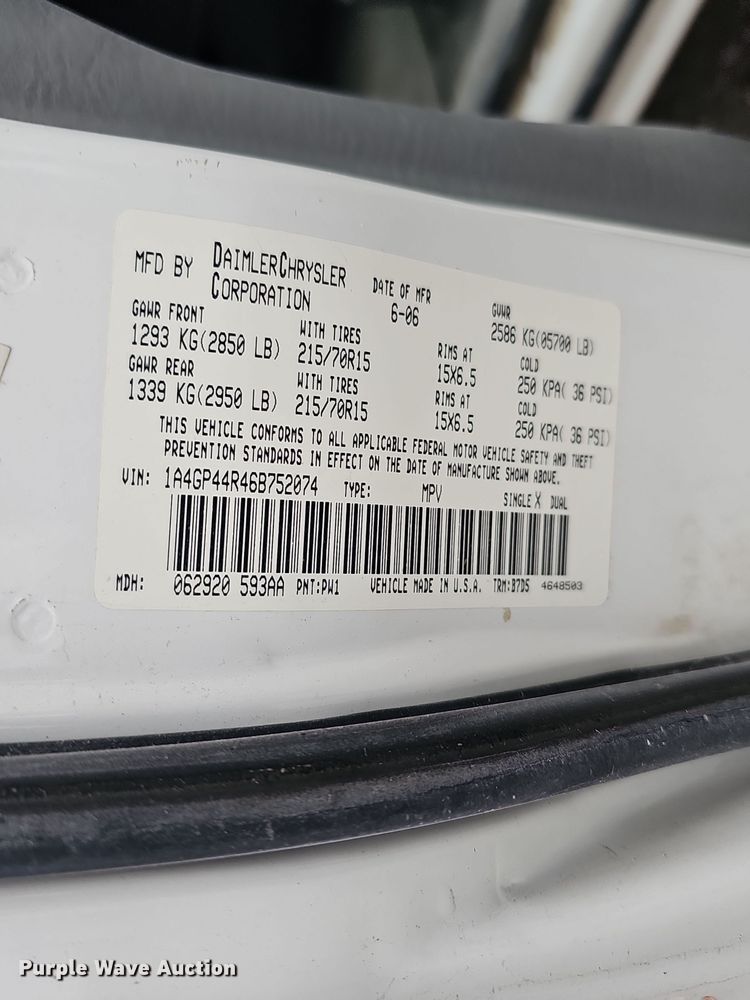 image for item DQ8491 2006 Chrysler Town & Country  van