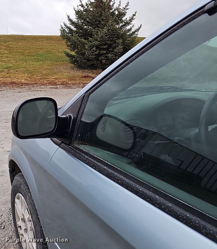 image for item DQ8492 2005 Dodge Grand Caravan  van