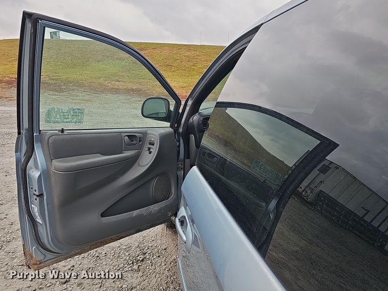 image for item DQ8492 2005 Dodge Grand Caravan  van