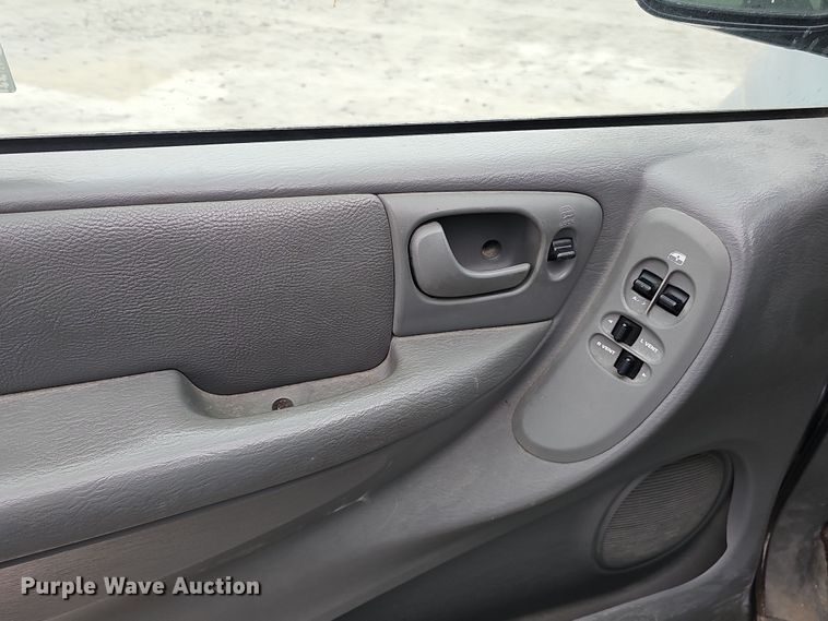 image for item DQ8492 2005 Dodge Grand Caravan  van