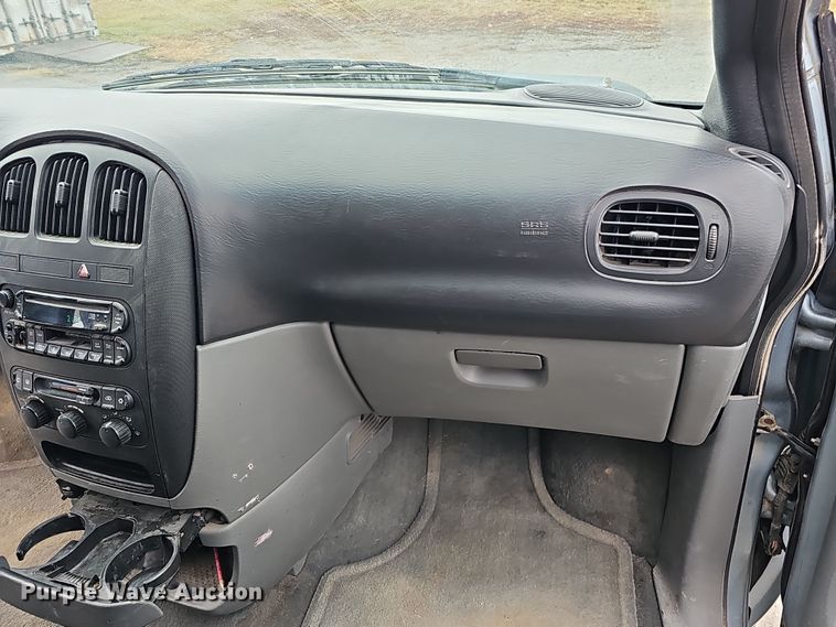 image for item DQ8492 2005 Dodge Grand Caravan  van