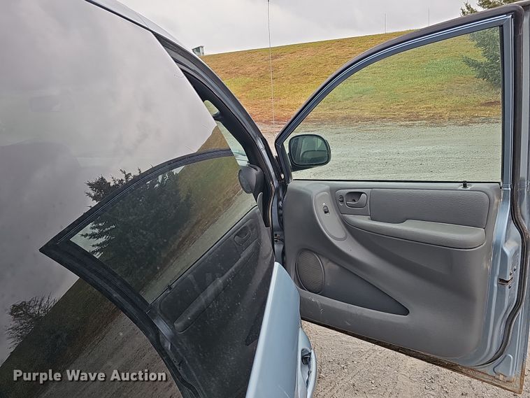 image for item DQ8492 2005 Dodge Grand Caravan  van