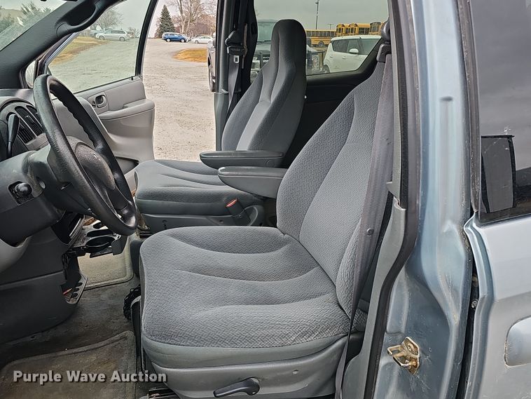 image for item DQ8492 2005 Dodge Grand Caravan  van