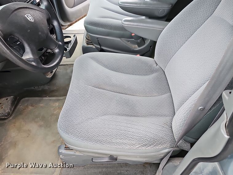 image for item DQ8492 2005 Dodge Grand Caravan  van