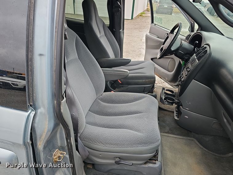 image for item DQ8492 2005 Dodge Grand Caravan  van