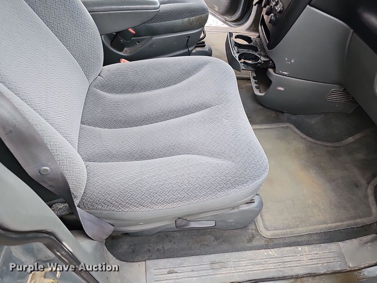 image for item DQ8492 2005 Dodge Grand Caravan  van