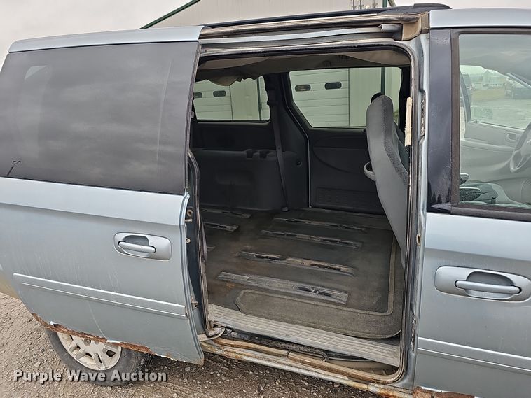 image for item DQ8492 2005 Dodge Grand Caravan  van