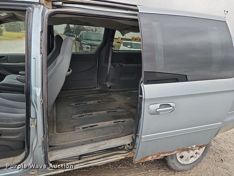 image for item DQ8492 2005 Dodge Grand Caravan  van