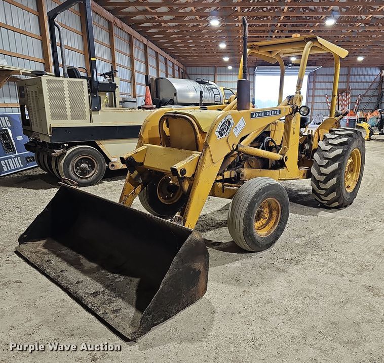 image for item DR5900 1977 John Deere 401CD  tractor