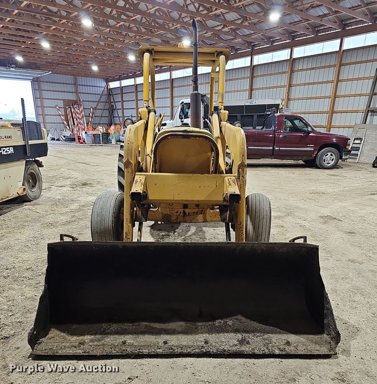 image for item DR5900 1977 John Deere 401CD  tractor