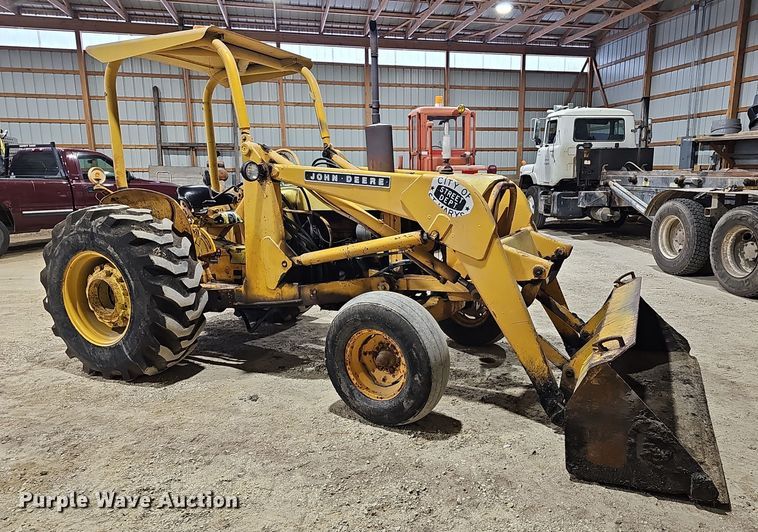 image for item DR5900 1977 John Deere 401CD  tractor