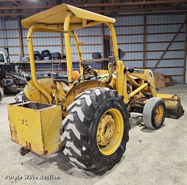 image for item DR5900 1977 John Deere 401CD  tractor