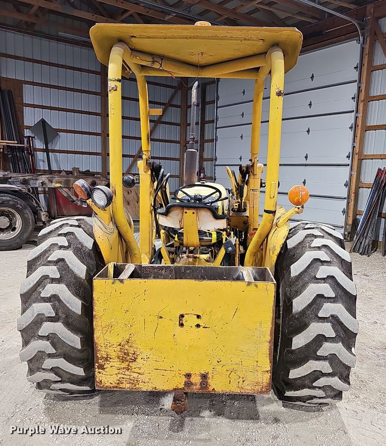 image for item DR5900 1977 John Deere 401CD  tractor