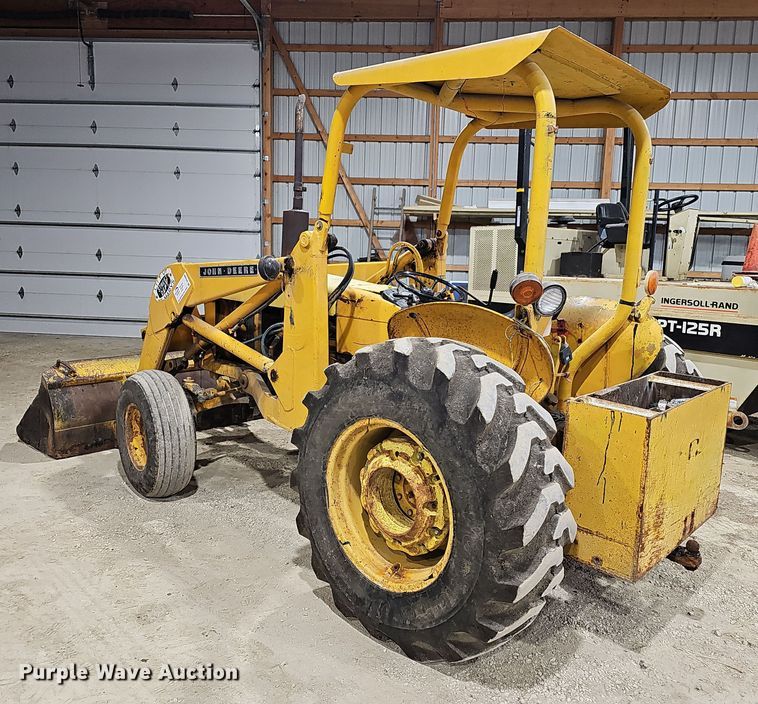 image for item DR5900 1977 John Deere 401CD  tractor