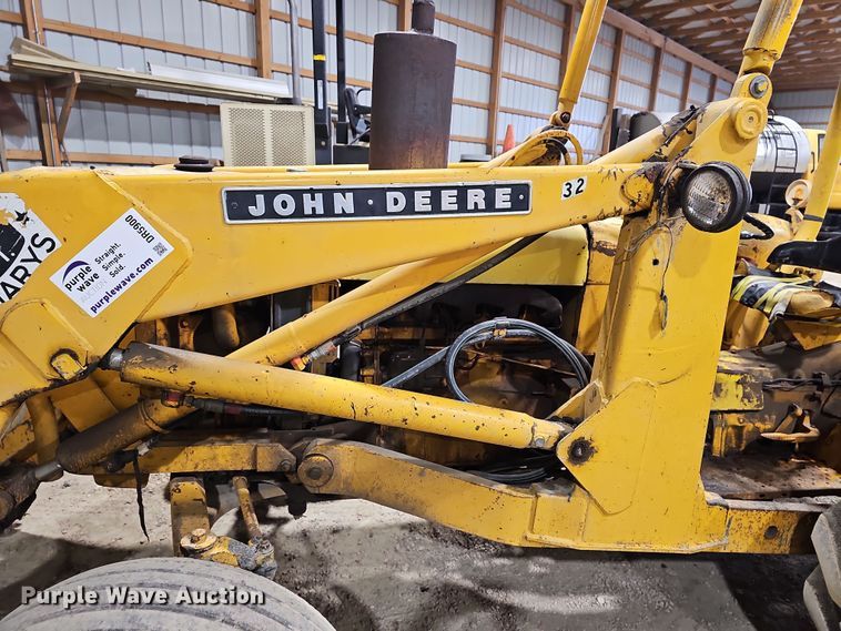 image for item DR5900 1977 John Deere 401CD  tractor