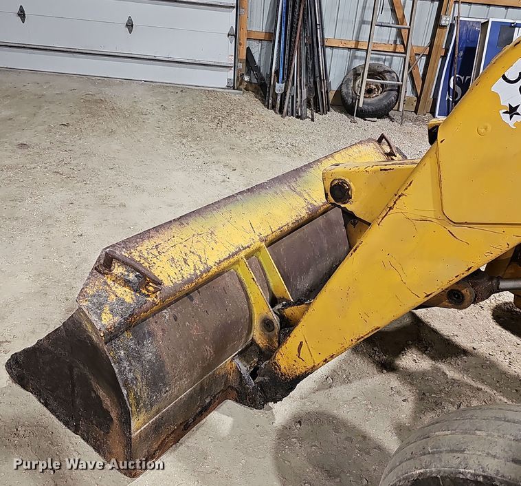 image for item DR5900 1977 John Deere 401CD  tractor