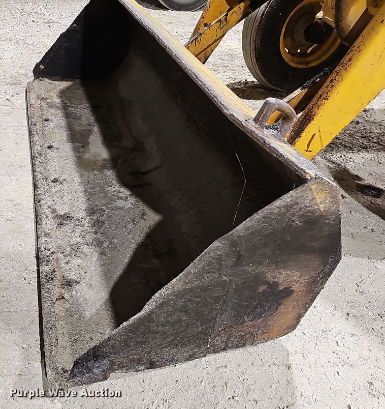 image for item DR5900 1977 John Deere 401CD  tractor