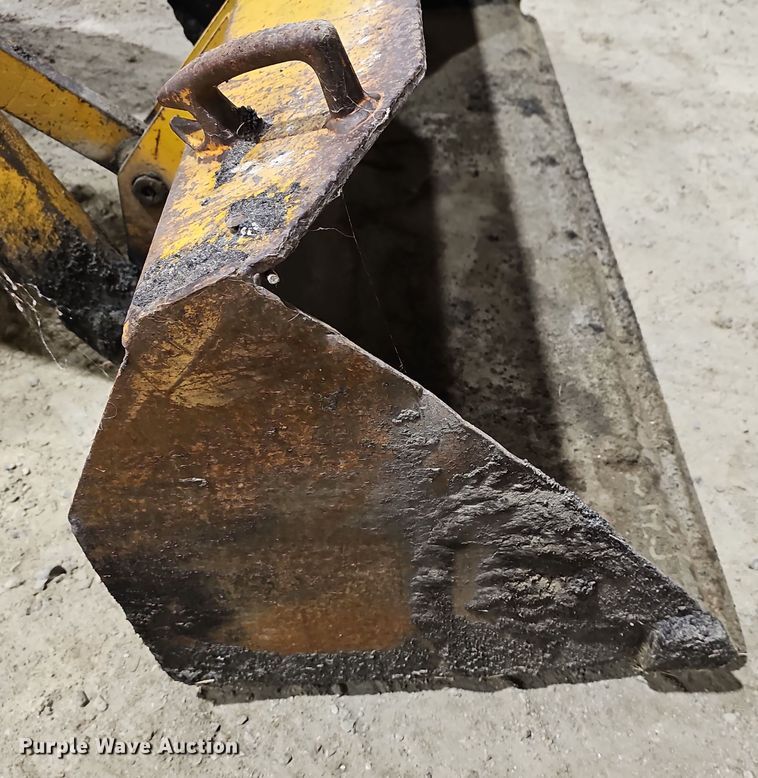 image for item DR5900 1977 John Deere 401CD  tractor