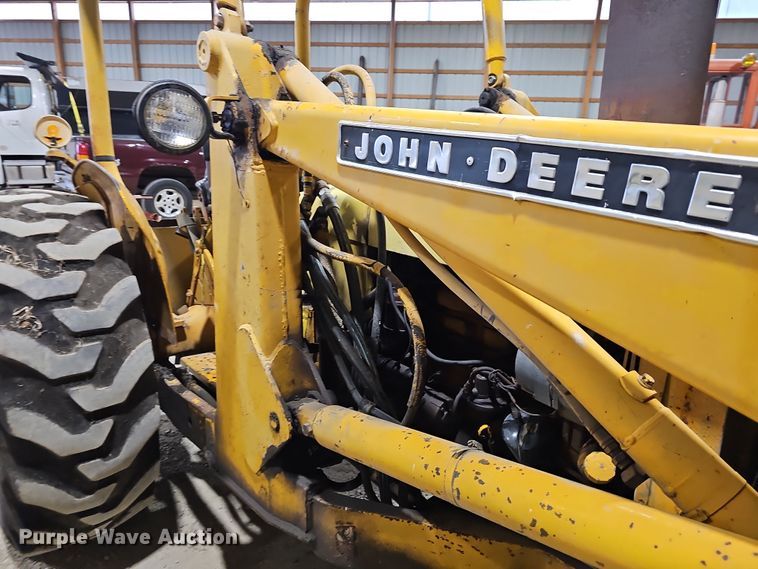 image for item DR5900 1977 John Deere 401CD  tractor