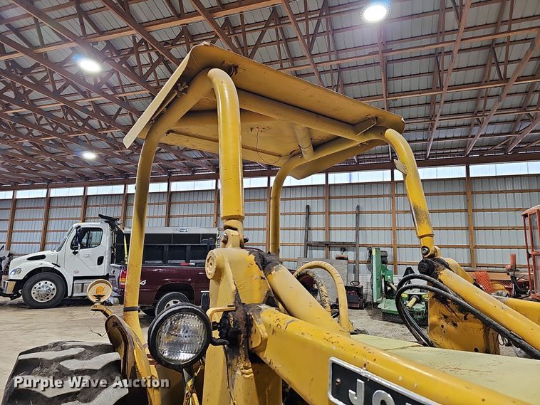 image for item DR5900 1977 John Deere 401CD  tractor