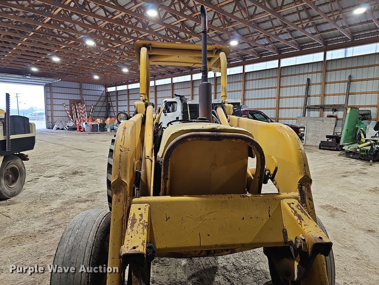 image for item DR5900 1977 John Deere 401CD  tractor