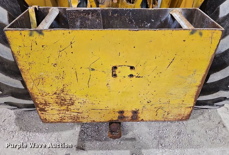 image for item DR5900 1977 John Deere 401CD  tractor