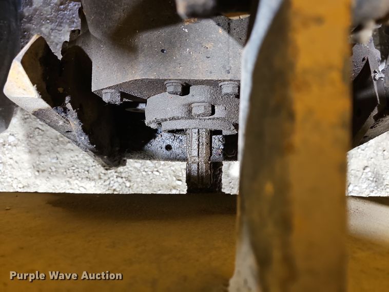 image for item DR5900 1977 John Deere 401CD  tractor