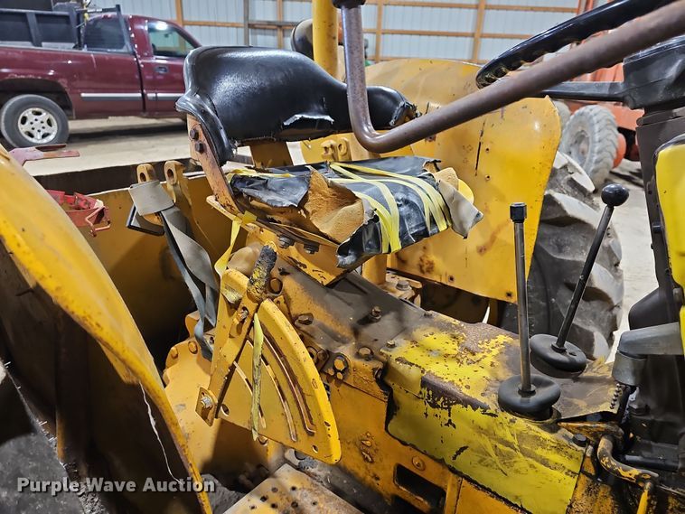 image for item DR5900 1977 John Deere 401CD  tractor