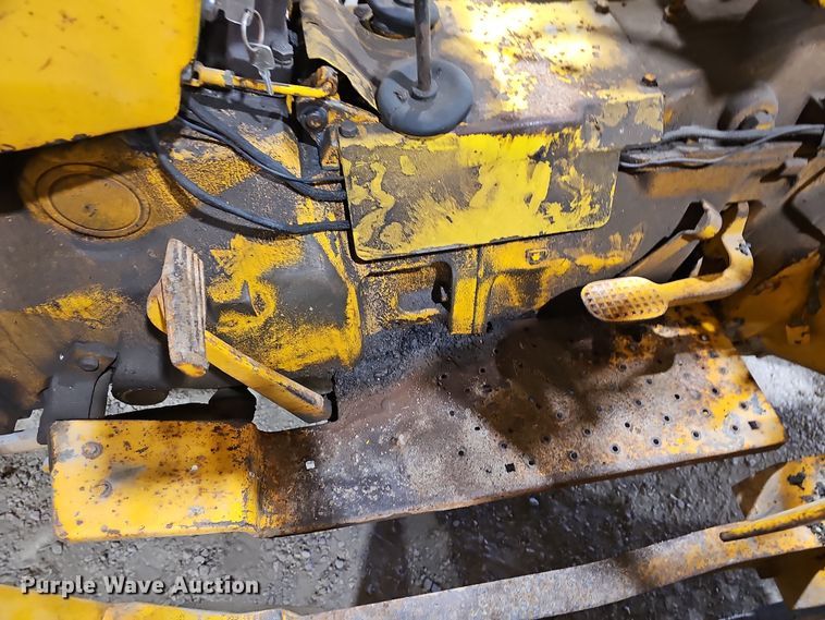 image for item DR5900 1977 John Deere 401CD  tractor