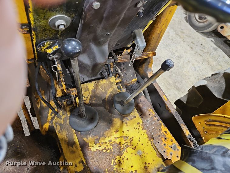 image for item DR5900 1977 John Deere 401CD  tractor