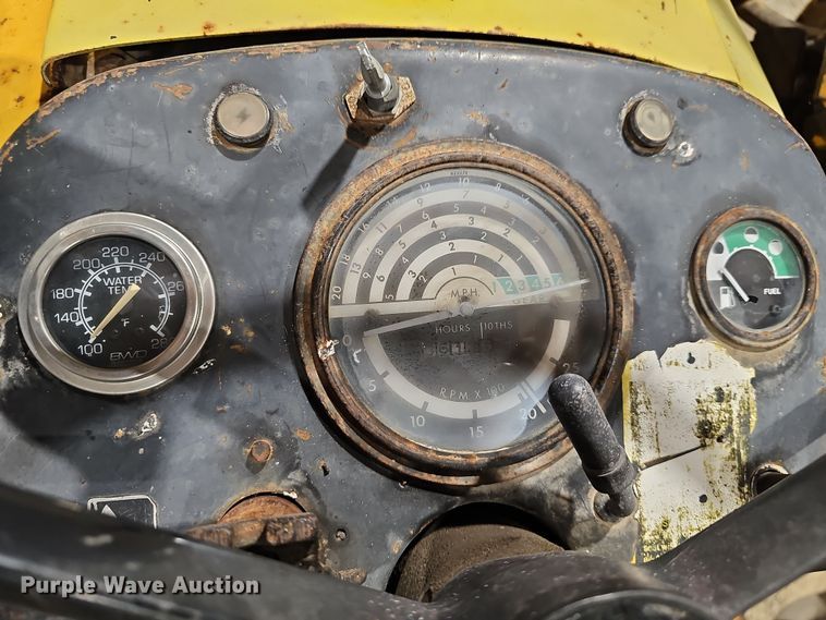 image for item DR5900 1977 John Deere 401CD  tractor