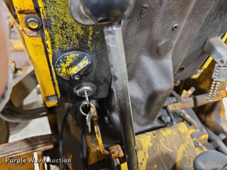 image for item DR5900 1977 John Deere 401CD  tractor