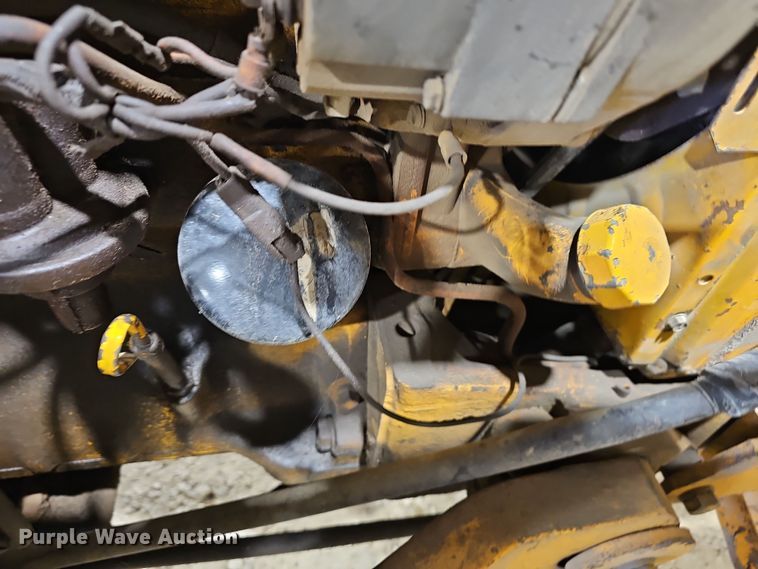 image for item DR5900 1977 John Deere 401CD  tractor