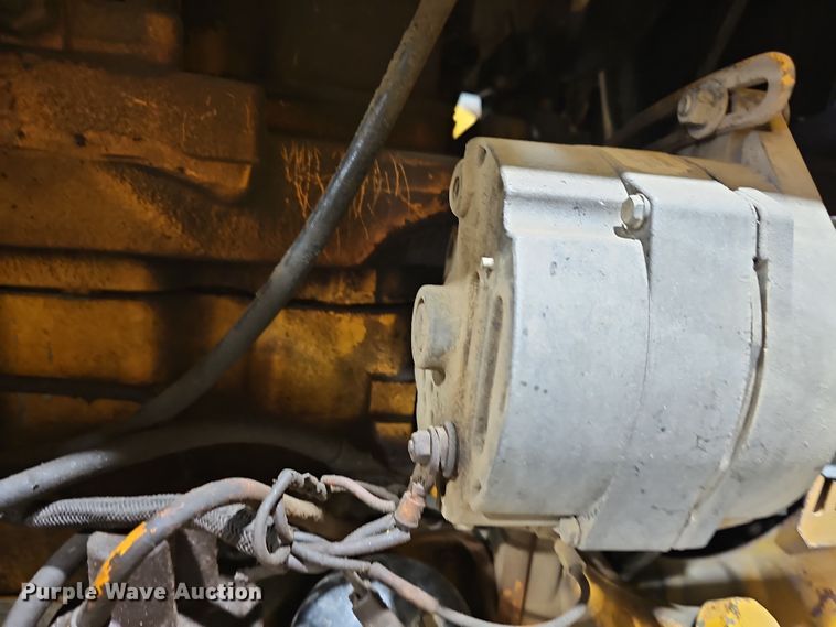 image for item DR5900 1977 John Deere 401CD  tractor