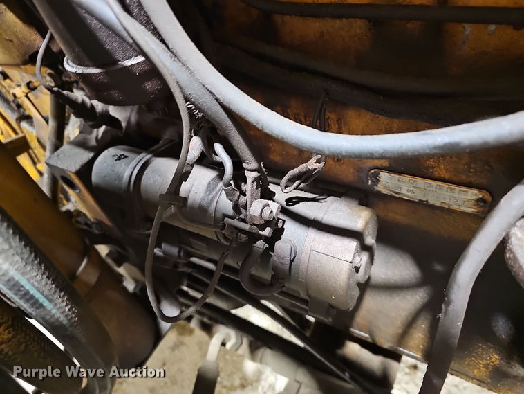 image for item DR5900 1977 John Deere 401CD  tractor