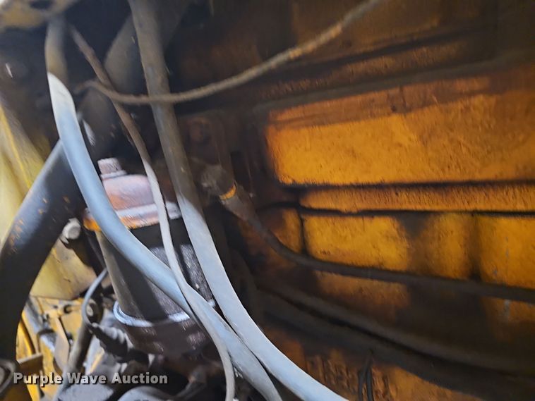 image for item DR5900 1977 John Deere 401CD  tractor