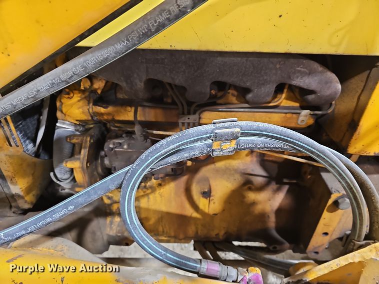 image for item DR5900 1977 John Deere 401CD  tractor