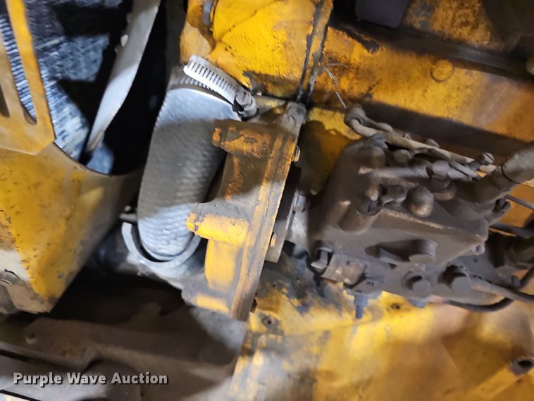 image for item DR5900 1977 John Deere 401CD  tractor